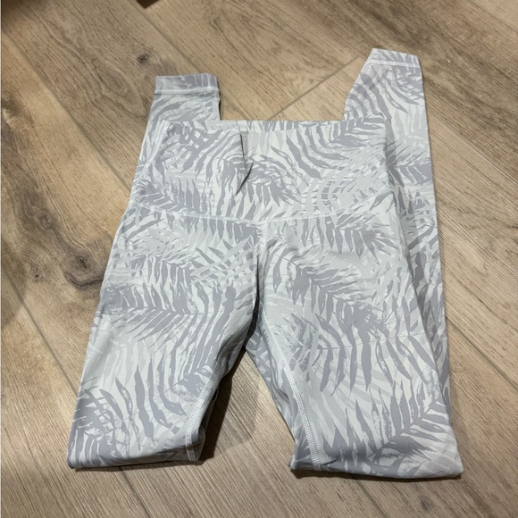 Lululemon Wunder Under Leggings - Palm Trees size 6 - Picture 5 of 13